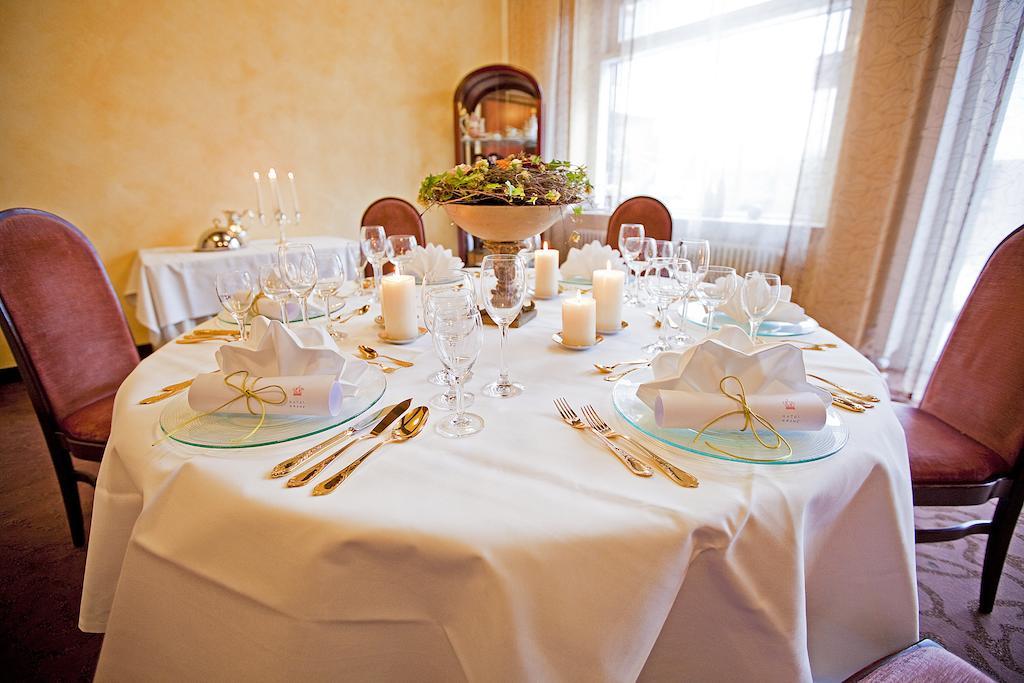 Hotel Krone Ohg Герлинген Экстерьер фото