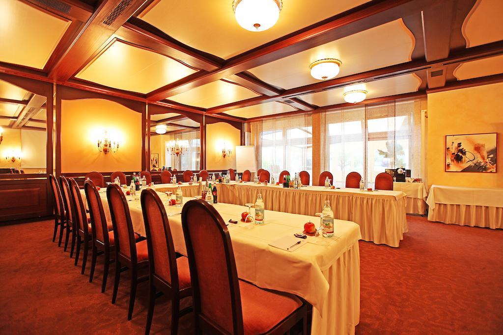 Hotel Krone Ohg Герлинген Экстерьер фото