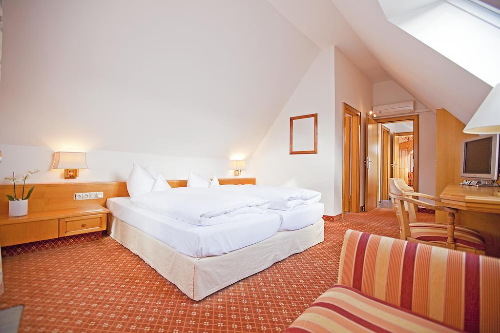Hotel Krone Ohg Герлинген Номер фото